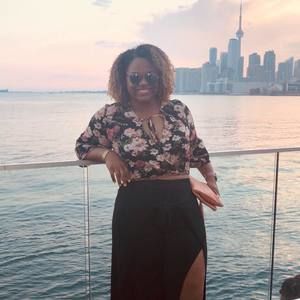 Meet your Posher, Danielle